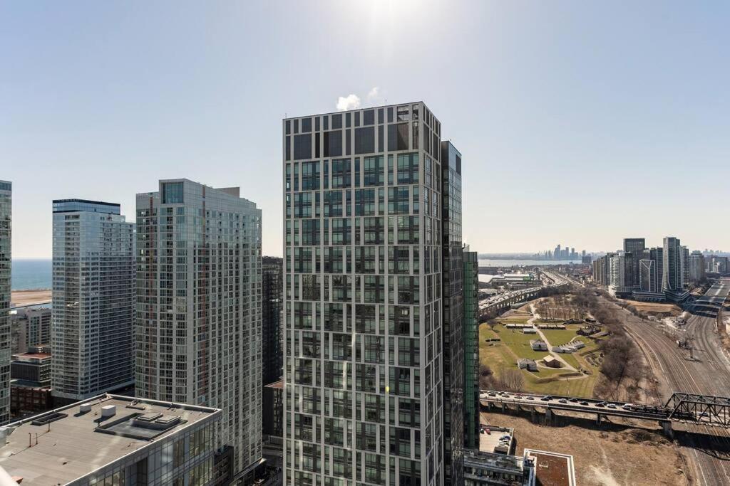 تورونتو Luxury Downtown Lakeview & City View Condo المظهر الخارجي الصورة