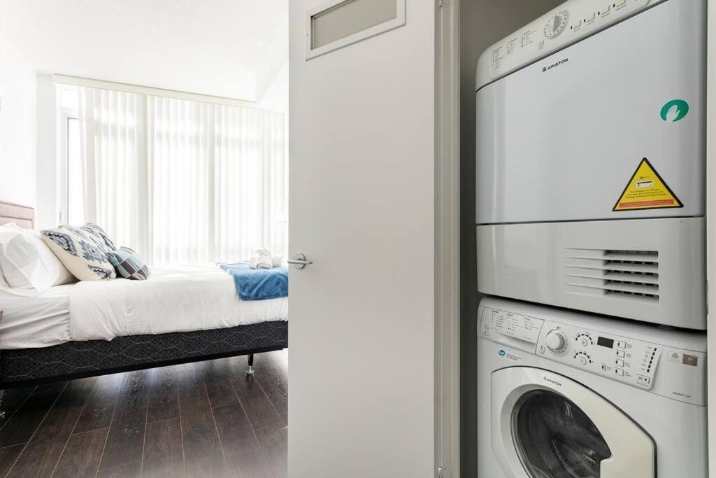 تورونتو Luxury Downtown Lakeview & City View Condo المظهر الخارجي الصورة