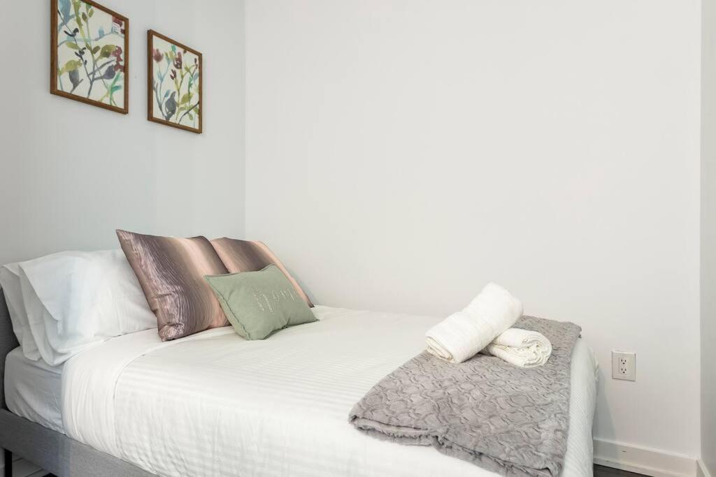 تورونتو Luxury Downtown Lakeview & City View Condo المظهر الخارجي الصورة