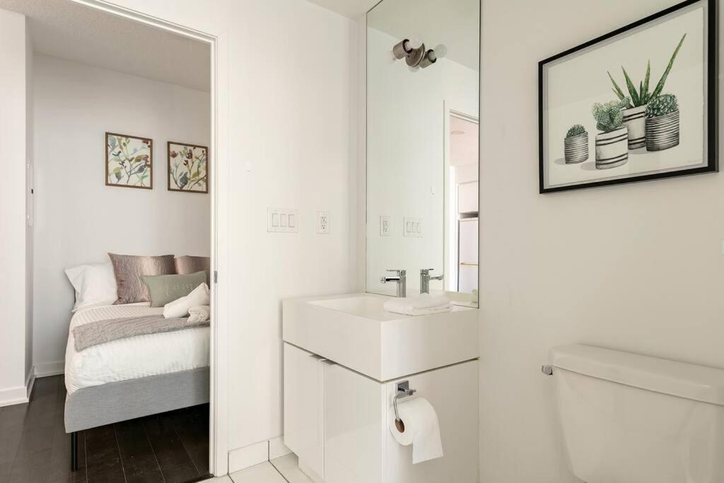 تورونتو Luxury Downtown Lakeview & City View Condo المظهر الخارجي الصورة